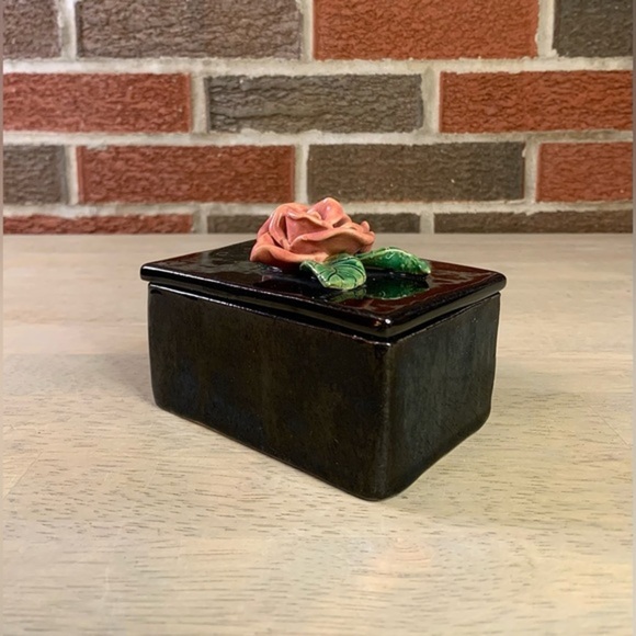 Black Glazed Trinket Box With Porcelain Rose - Picture 4 of 9